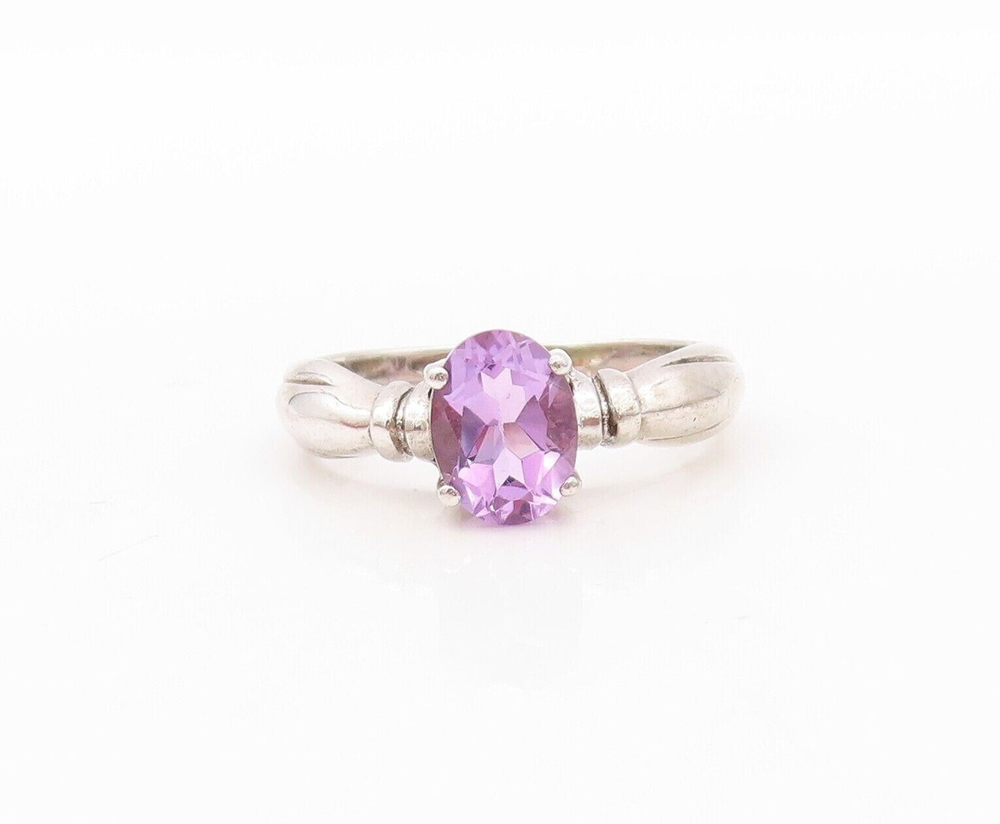 925 Sterling Silver Vintage Ring Grooved Neck Oval Amethyst  Sz 8  RG30282