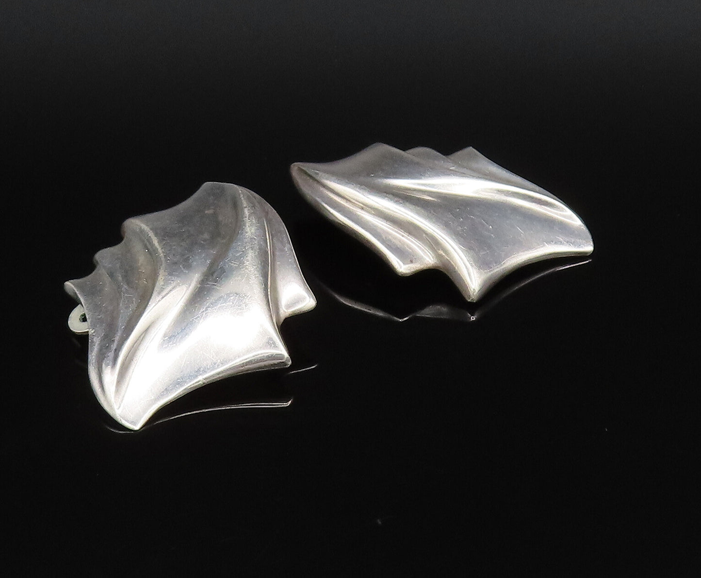 925 Sterling Silver  Vintage Polished Scalloped Non Pierced Earrings  EG12053