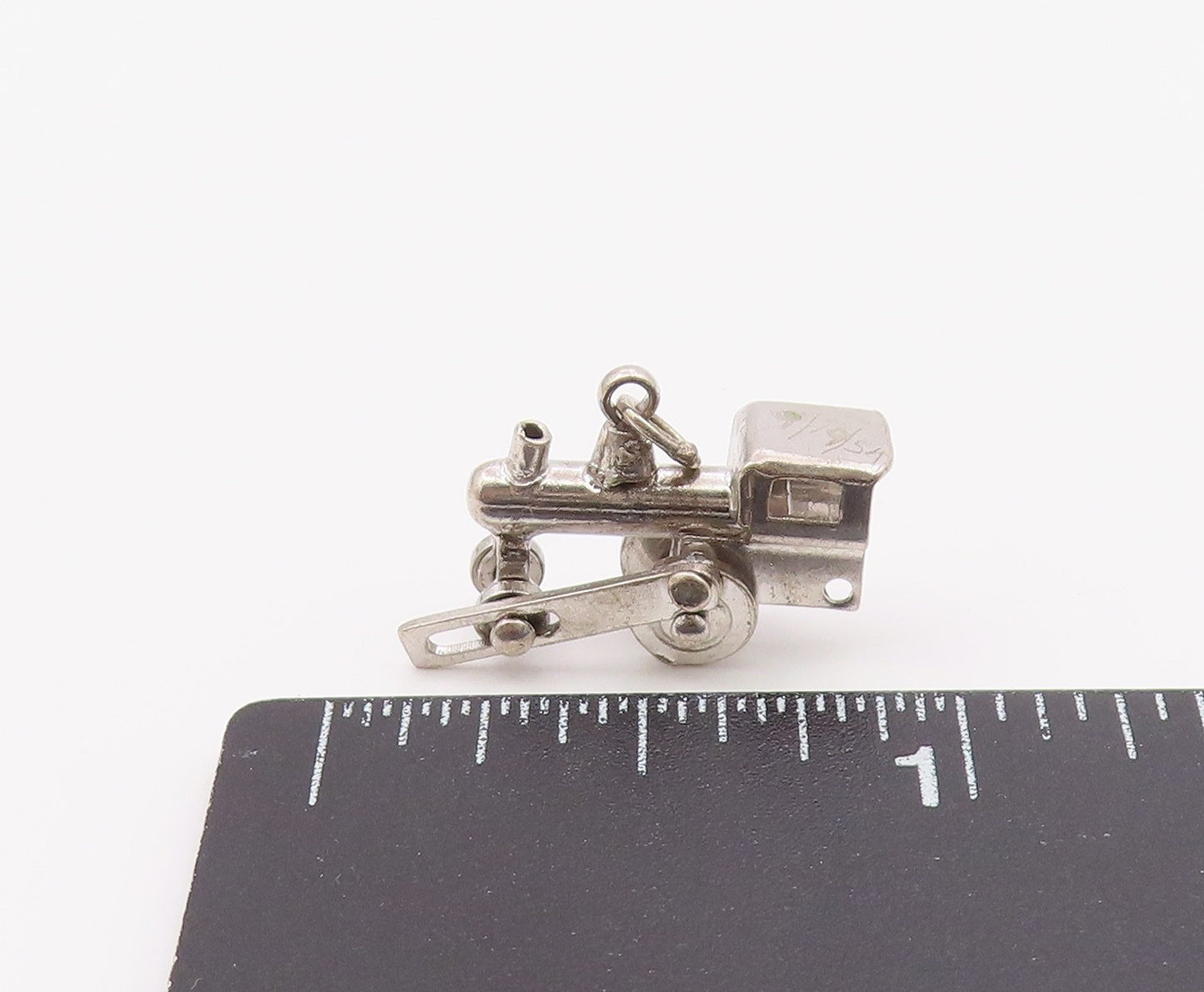 925 Sterling Silver  Vintage Petite Shiny Train Car Drop Pendant  PT17301