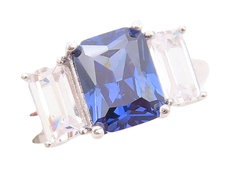 925 Sterling Silver Vintage Ring Rectangle Sapphire CZ Side Stones  Sz 7 RG30352