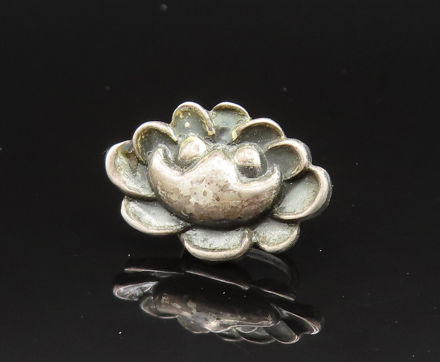 925 Sterling Silver  Vintage Flower Motif Screw Back Earrings  EG11702