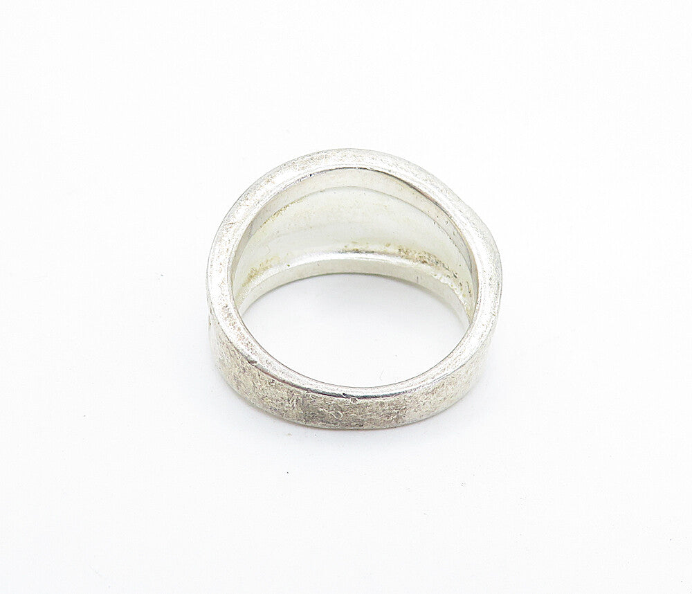 925 Sterling Silver  Vintage Shiny Raised Detail Concave Band Ring Sz 7 RG7609