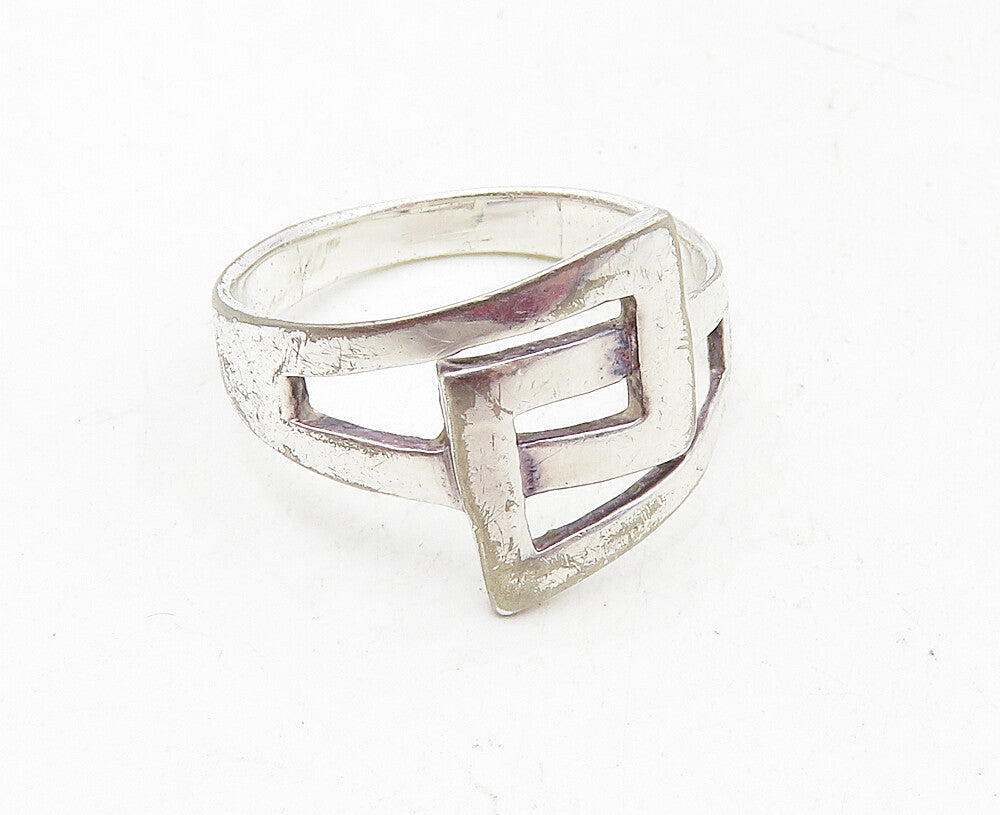 925 Sterling Silver  Shiny Interlocked Square Design Band Ring Sz 6  RG9431