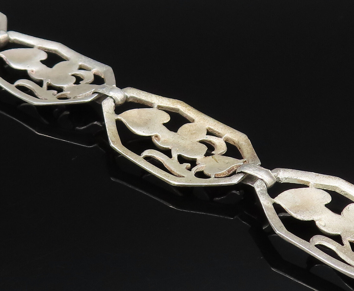 BAUR 925 Silver  Vintage Grapes & Leaf Motif Cutout Link Bracelet  BT9635