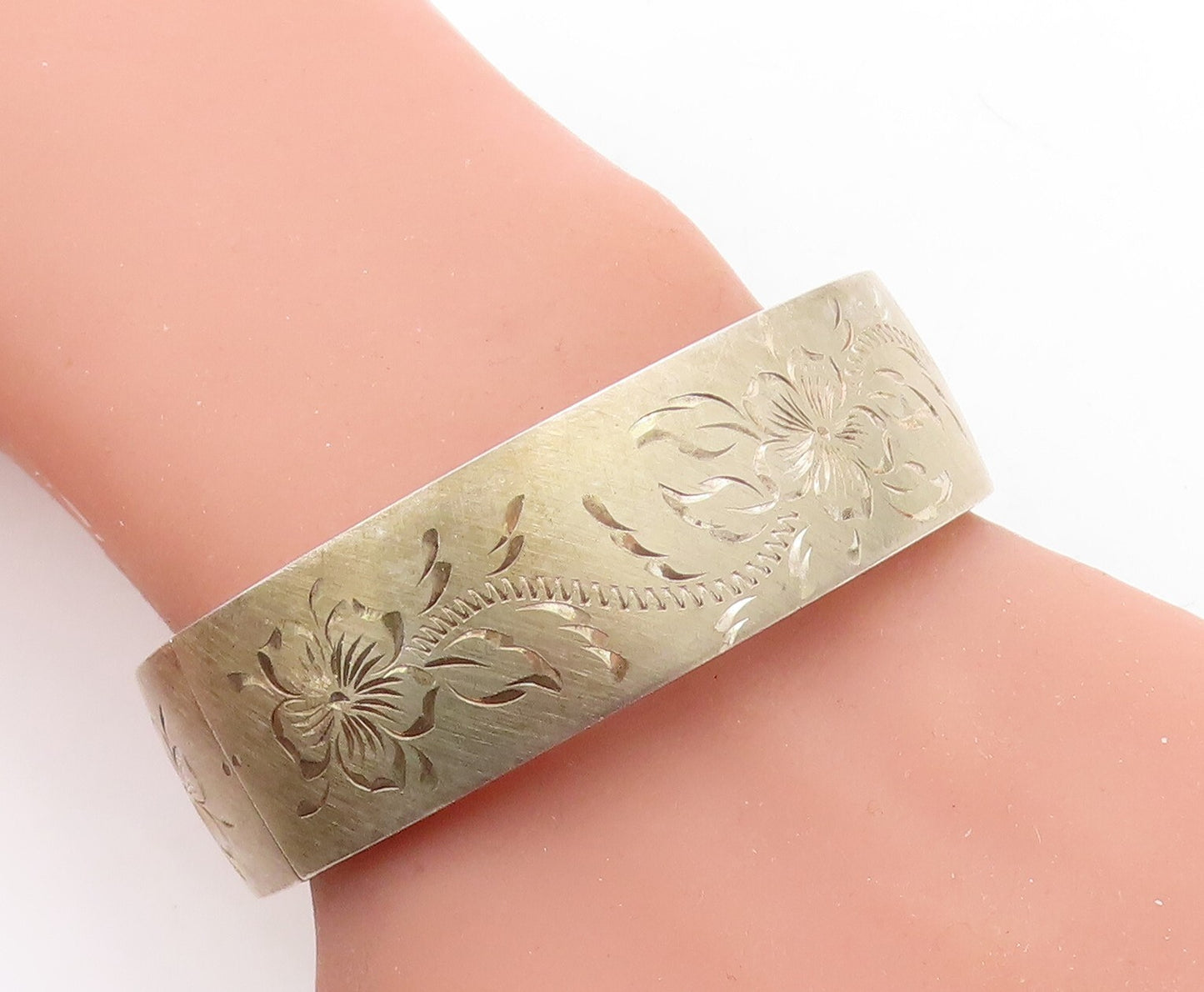 BOJAR 925 Silver  Vintage Shiny Etched Floral Pattern Bangle Bracelet  BT2473