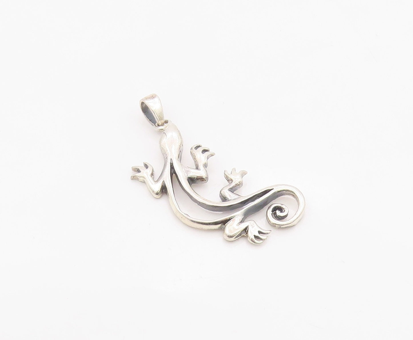 925 Sterling Silver Vintage Pendant Classic Gecko Lizard Outline Charm   PT26312