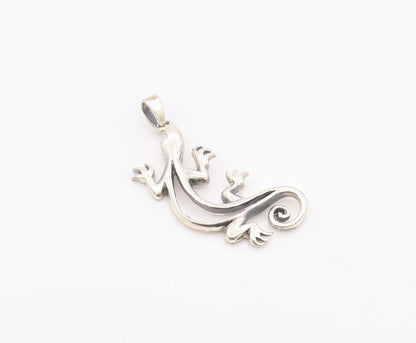 925 Sterling Silver Vintage Pendant Classic Gecko Lizard Outline Charm   PT26312