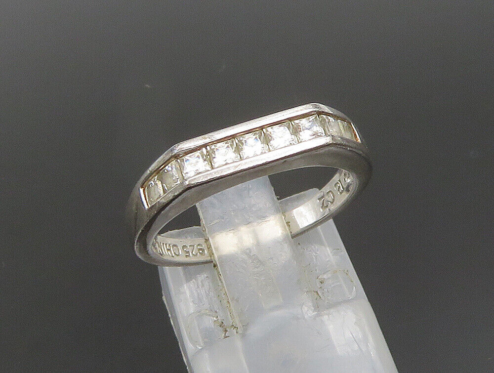 925 Sterling Silver  Vintage Minimalist Sparkly Topaz Band Ring Sz 6  RG24429