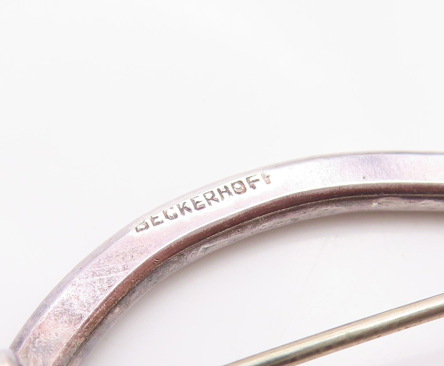 BECKERHOFF 925 Silver Vintage Minimalist Hammered Outline Brooch Pin  BP9788