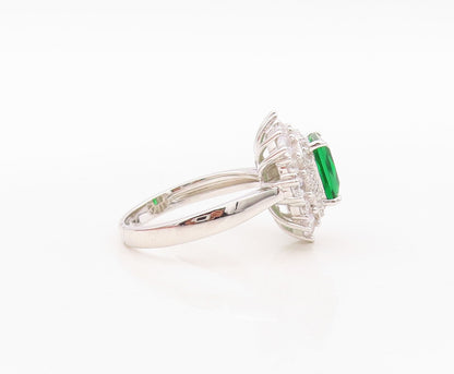 925 Sterling Silver Vintage Ring Rectangle Green Halo White CZ  Sz 7  RG30003