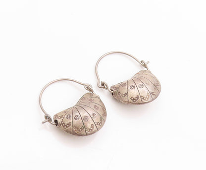 925 Sterling Silver Vintage Earrings Puffed Hand Fan Design Etched Hoops EG13600