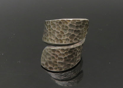 925 Sterling Silver  Vintage Dark Tone Hammered Bypass Ring Sz 8  RG22568