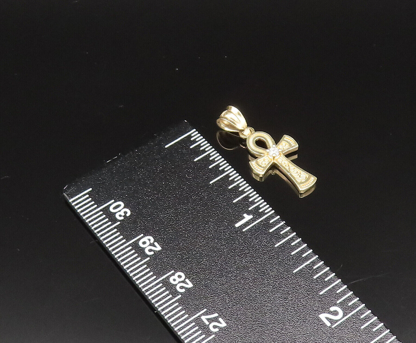 10K GOLD  Vintage Cubic Zirconia Etched Egyptian Ankh Charm Pendant  GP448