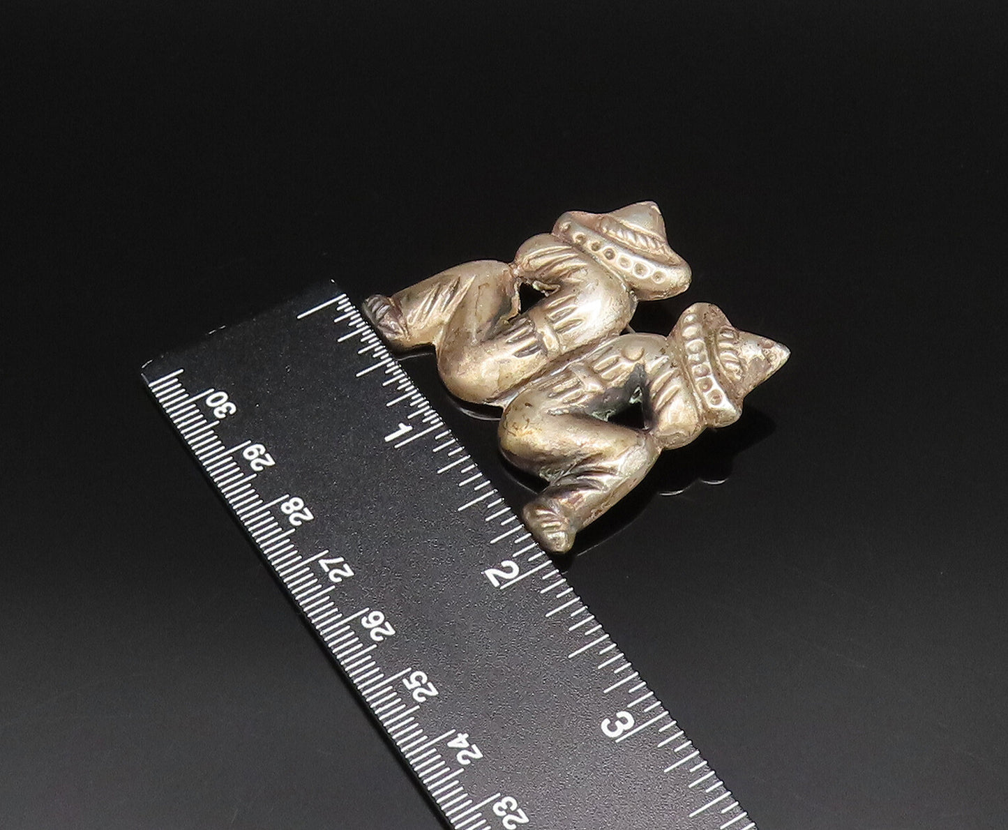 925 Silver  Vintage Double Figure With Hat Facing Back Brooch Pin  BP9955