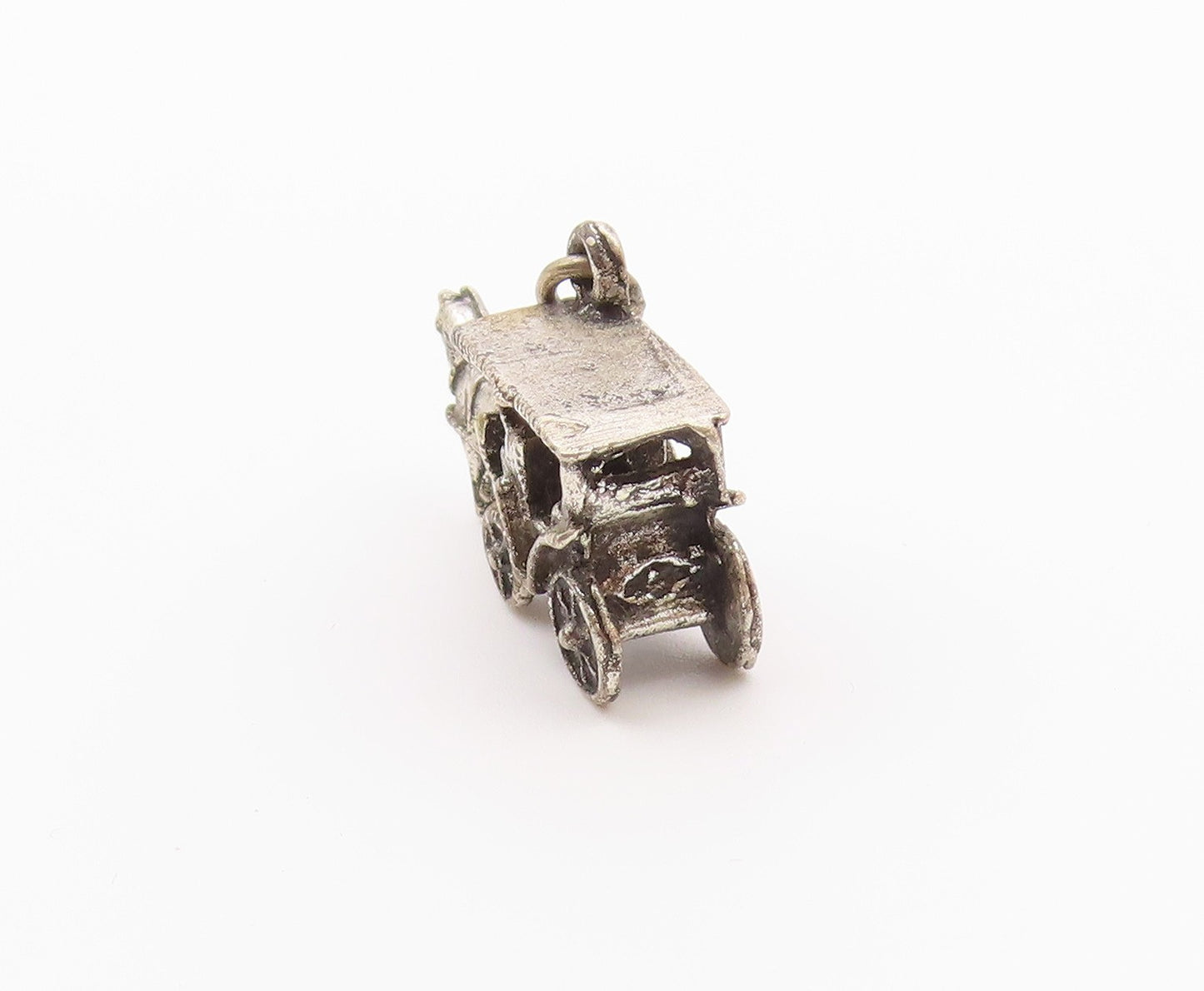 925 Sterling Silver  Vintage Old Fashioned Horse & Carriage Pendant  PT17137
