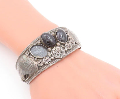 925 Sterling Silver Vintage Bracelet NAVAJO Spiral Carved Onyx Cuff  BT10700