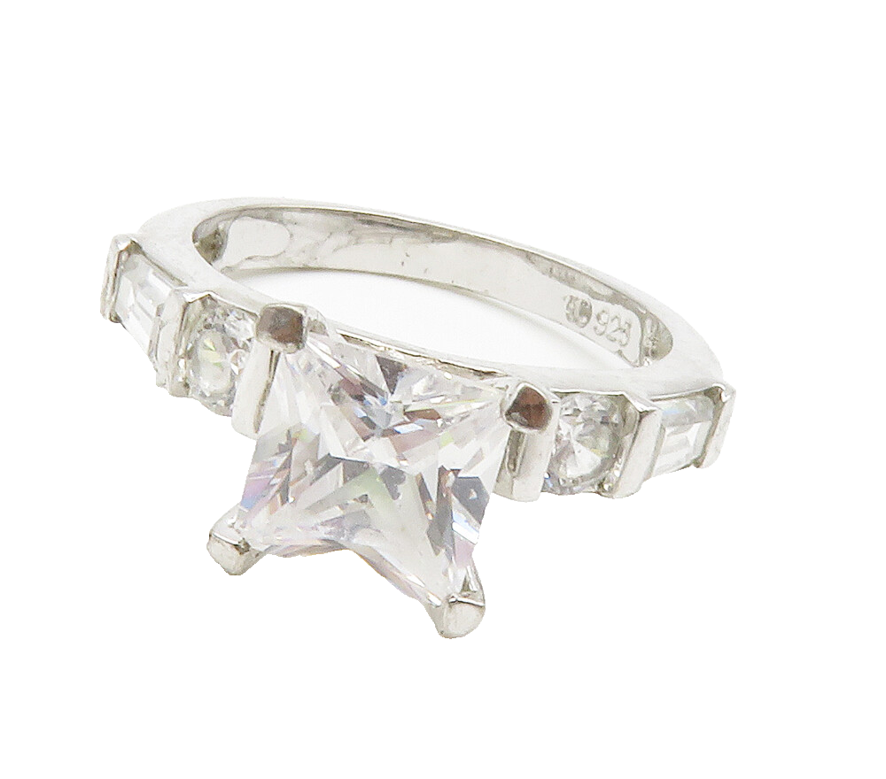 925 Sterling Silver  Shiny Cubic Zirconia Solitaire Accent Ring Sz 7  RG15027