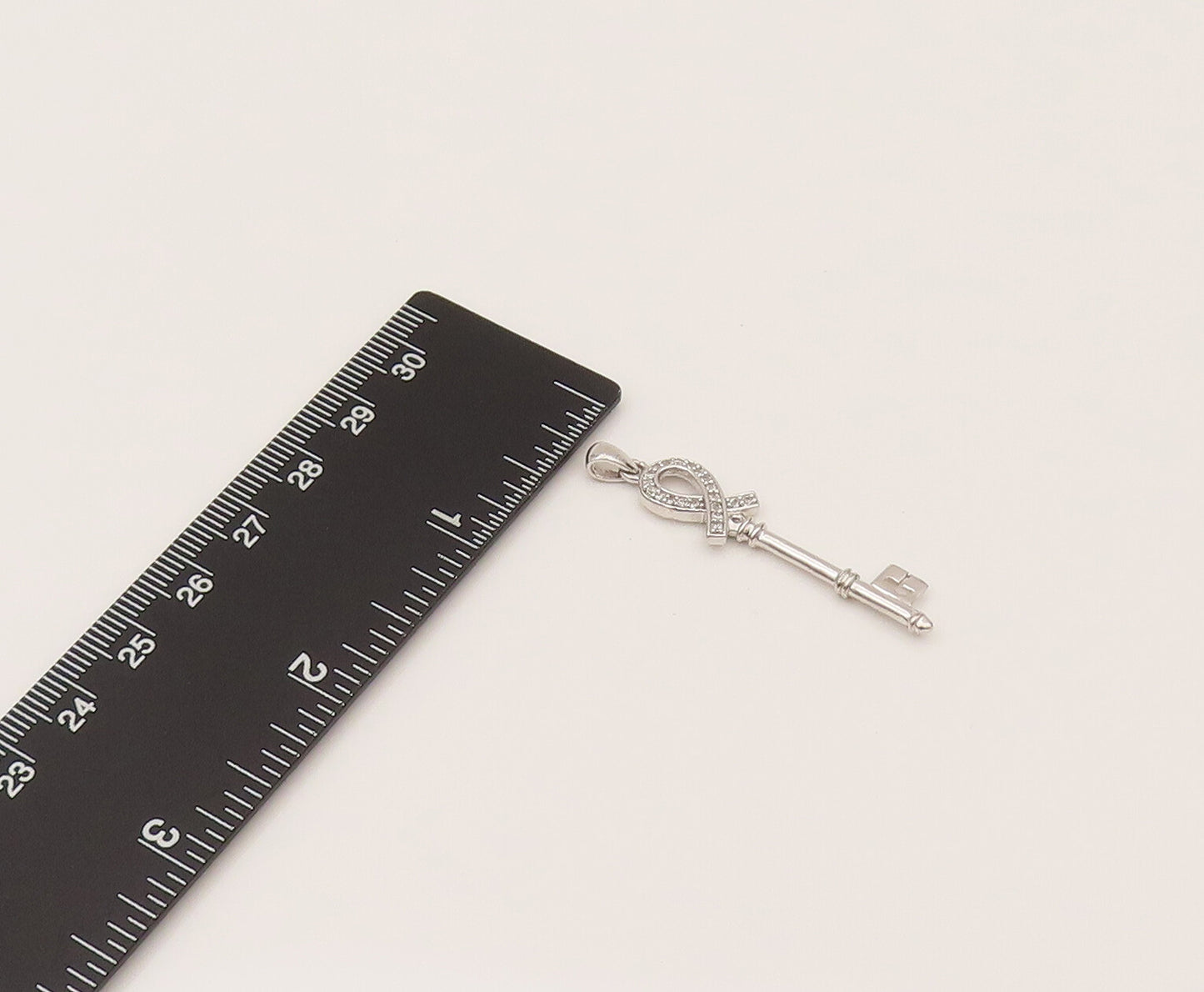 925 Silver  Vintage Sparkly Topaz Infinity Knot Missing Key Pendant  PT21956