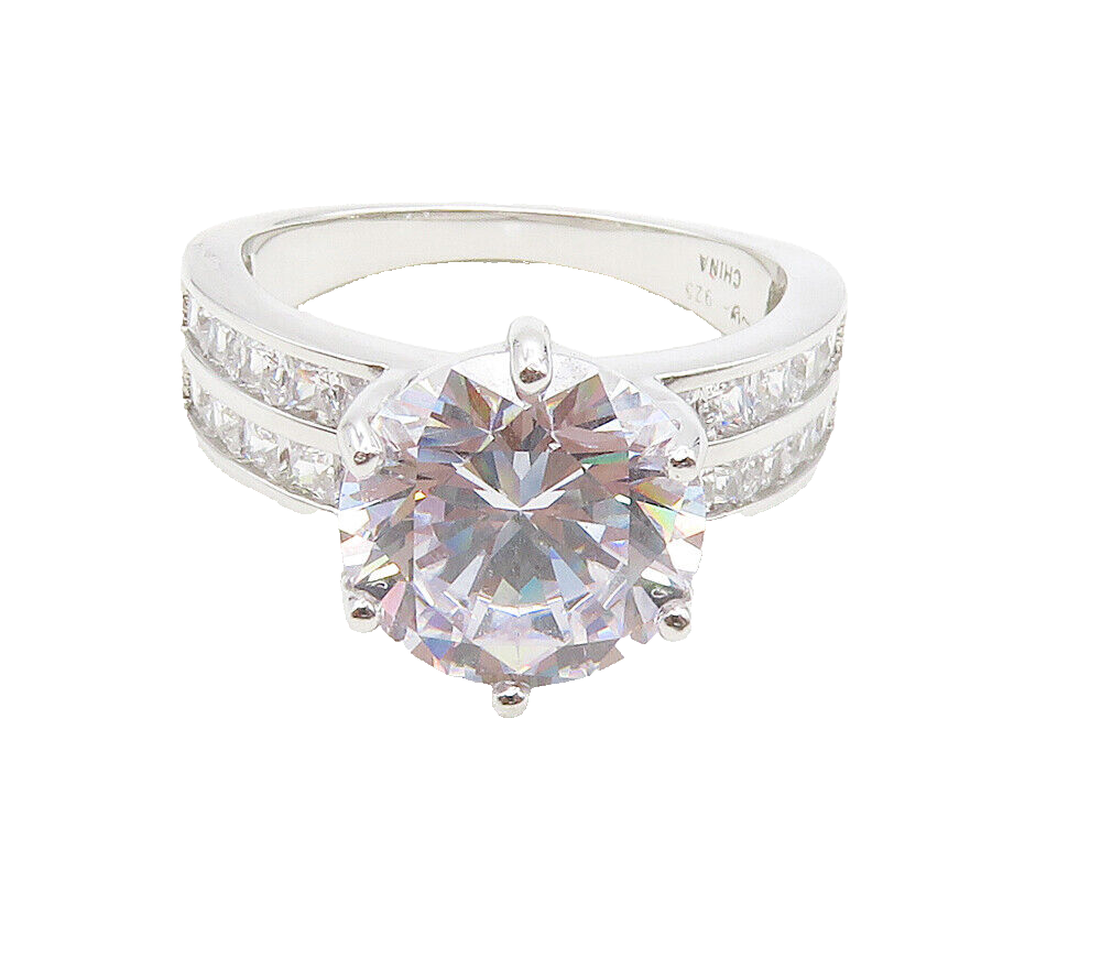 925 Sterling Silver  Sparkling Prong Set Cubic Zirconia Band Ring Sz 7 RG15728
