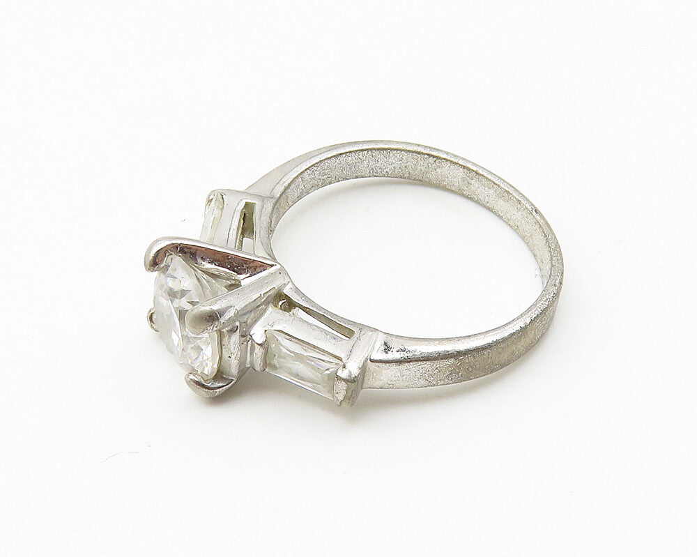 925 Sterling Silver  Cubic Zirconia Solitaire With Accents Ring Sz 7  RG10363