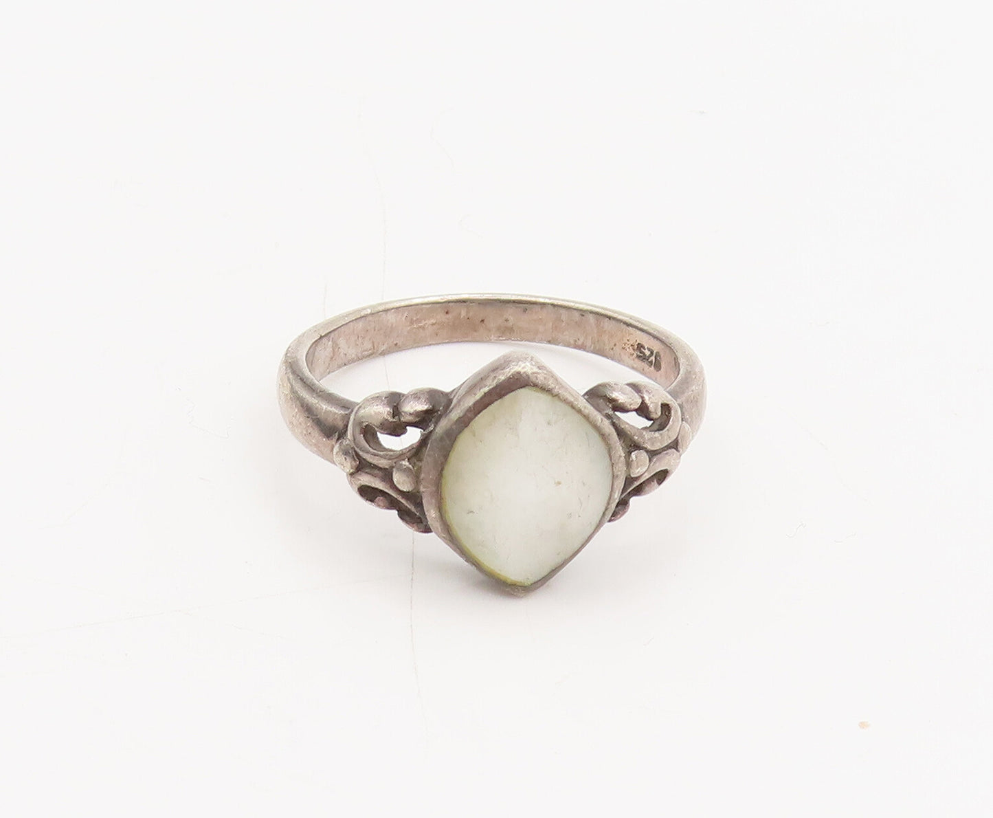 925 Silver  Vintage Minimalist Carved Mother Of Pearl Ring Sz 8.75  RG27025