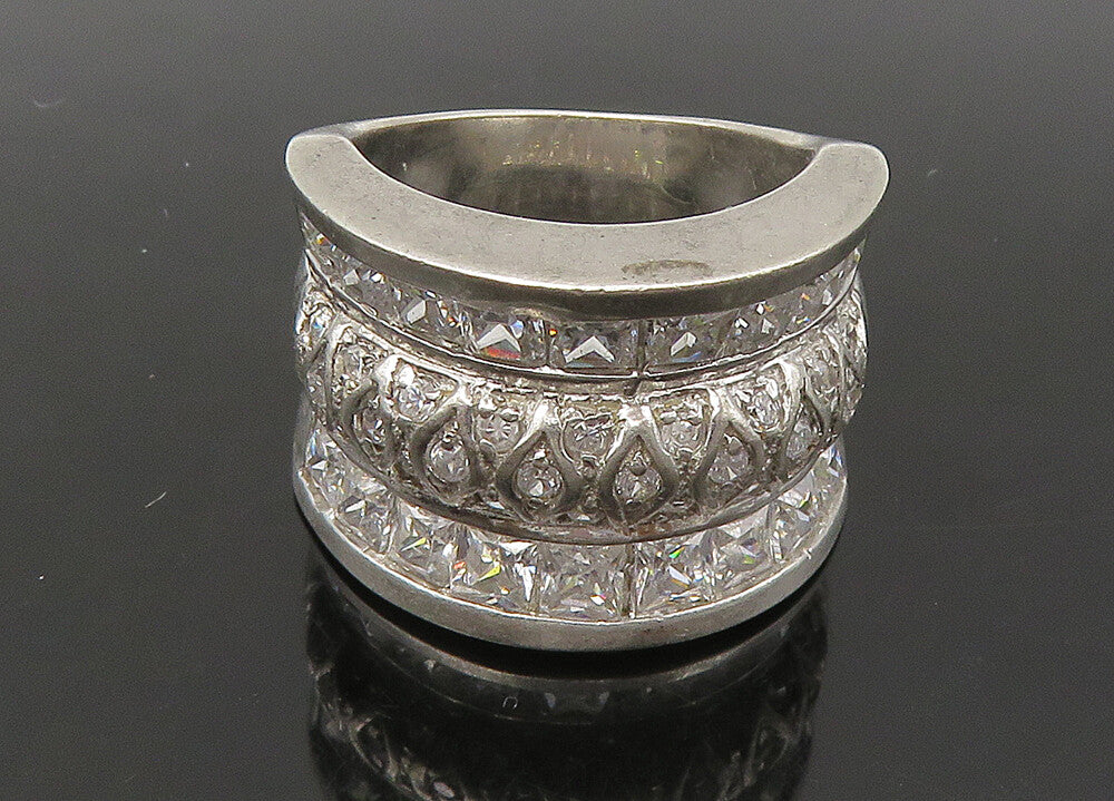 925 Sterling Silver  Vintage Sparkling Cubic Zirconia Band Ring Sz 7  RG22199
