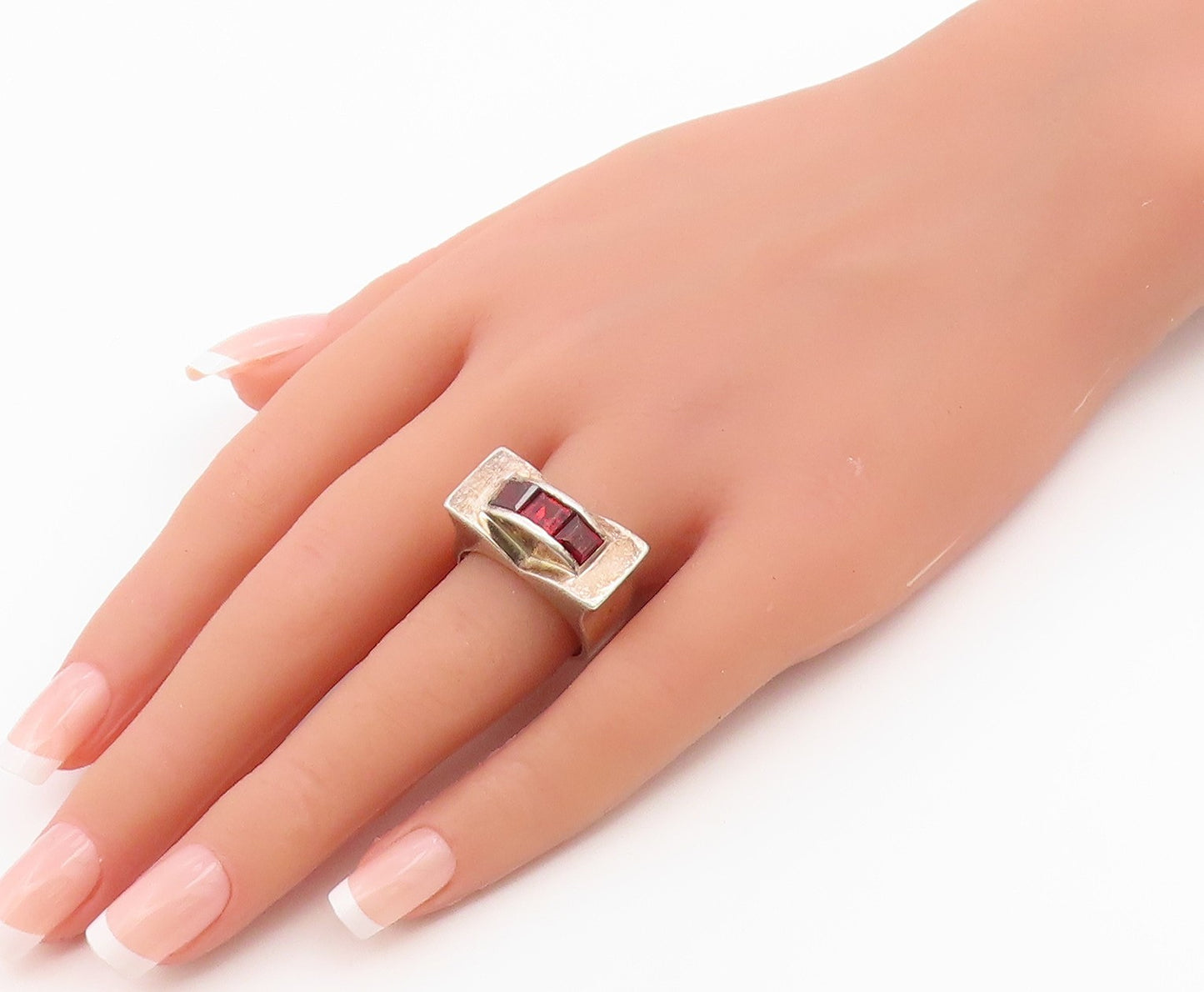 925 Sterling Silver Vintage Ring Chunky Channel Set Garnet Band  Sz 8.5  RG36486