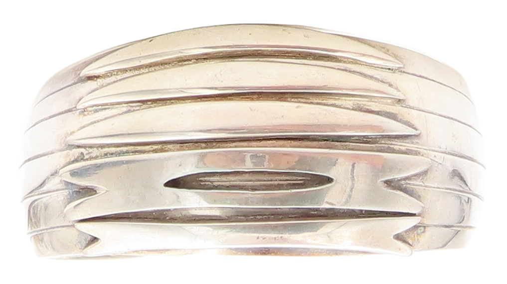 925 Sterling Silver  Vintage Shiny Raised Detail Tapered Cuff Bracelet  BT2560