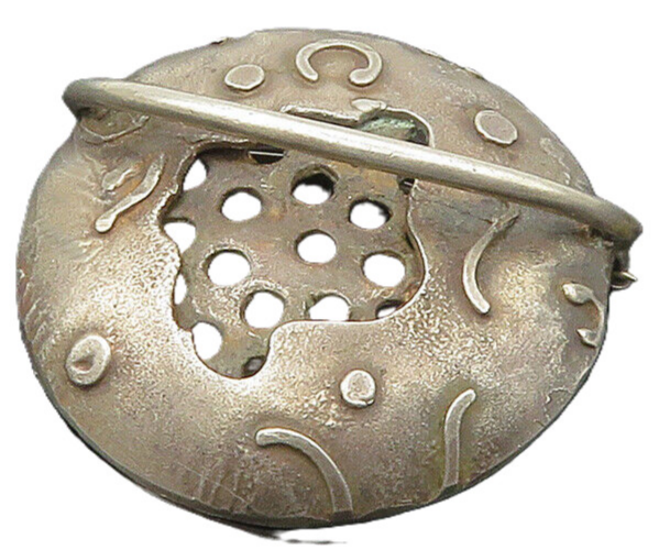 925 Sterling Silver  Vintage Modernist Dark Tone Cutout Brooch Pin  BP8519