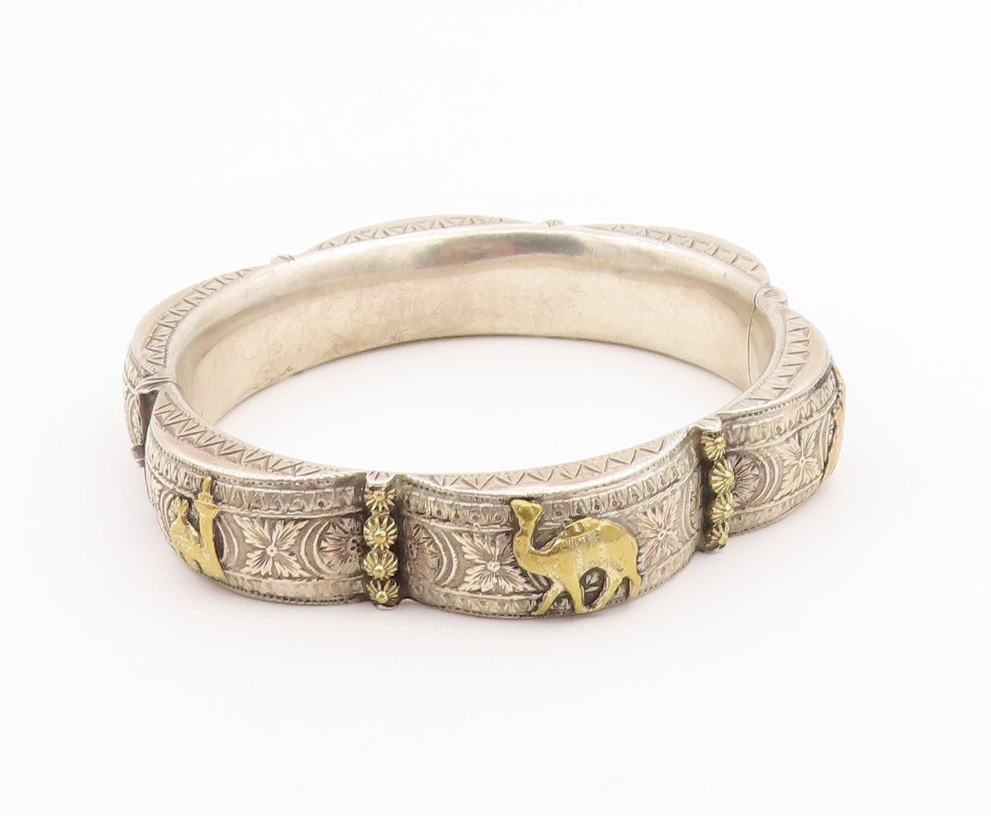 925 Sterling Silver Vintage Bracelet Etched Camel Motif Scalloped Bangle BT12154