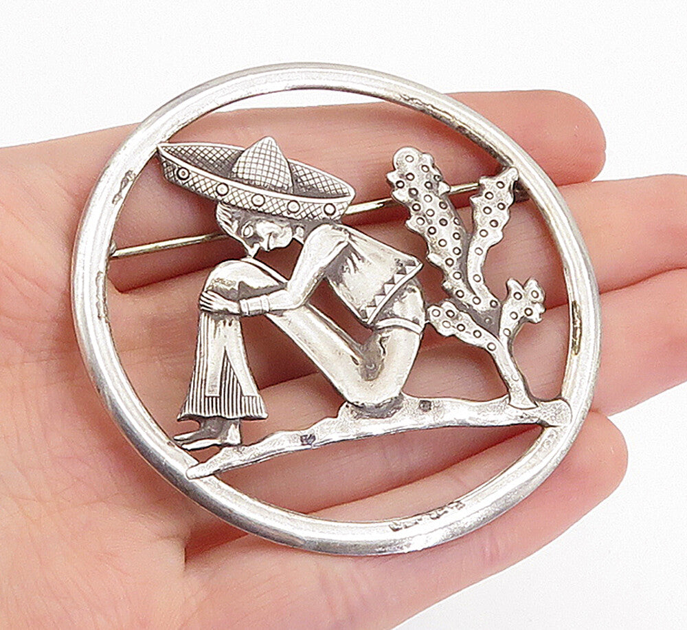 TRUART 925 Sterling Silver  Vintage Sitting Man Cactus Scene Brooch Pin BP1595