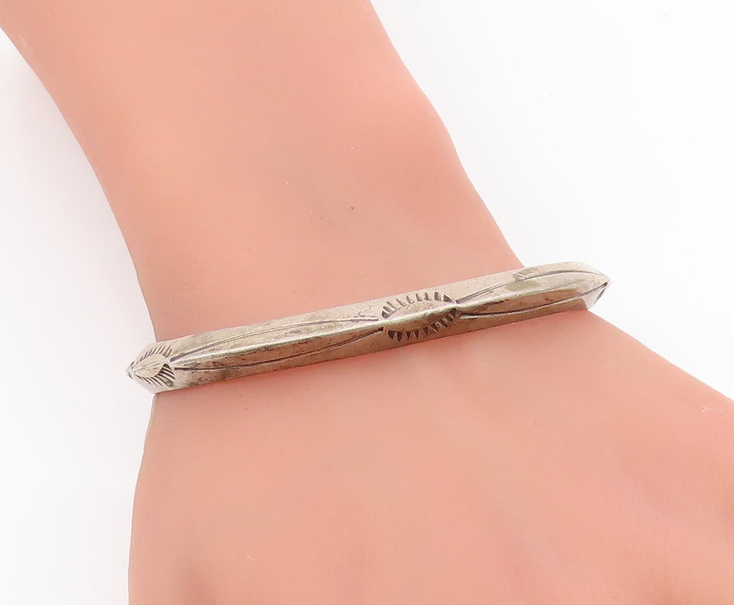 925 Sterling Silver Vintage Bracelet NAVAJO Engraved Knife Edge Cuff  BT11587