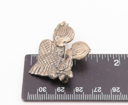 925 Silver  Vintage Carved Mom & Child Bedtime Story Motif Brooch Pin  BP9470