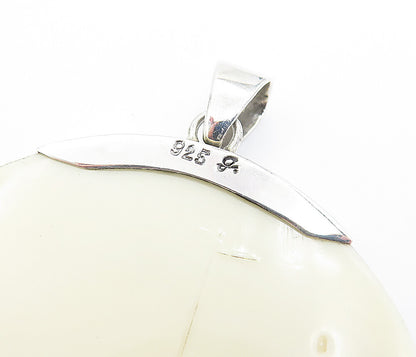 925 Sterling Silver  Mother Of Pearl Brick Layer Round Swirl Pendant  PT5894
