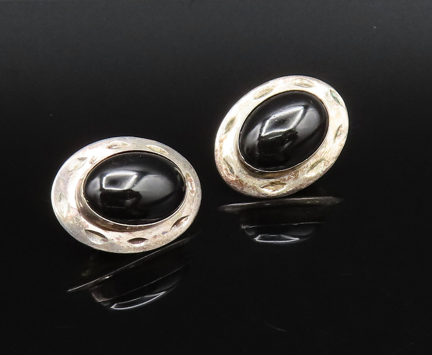 925 Sterling Silver  Vintage Etched Oval Frame Black Onyx Earrings  EG12174