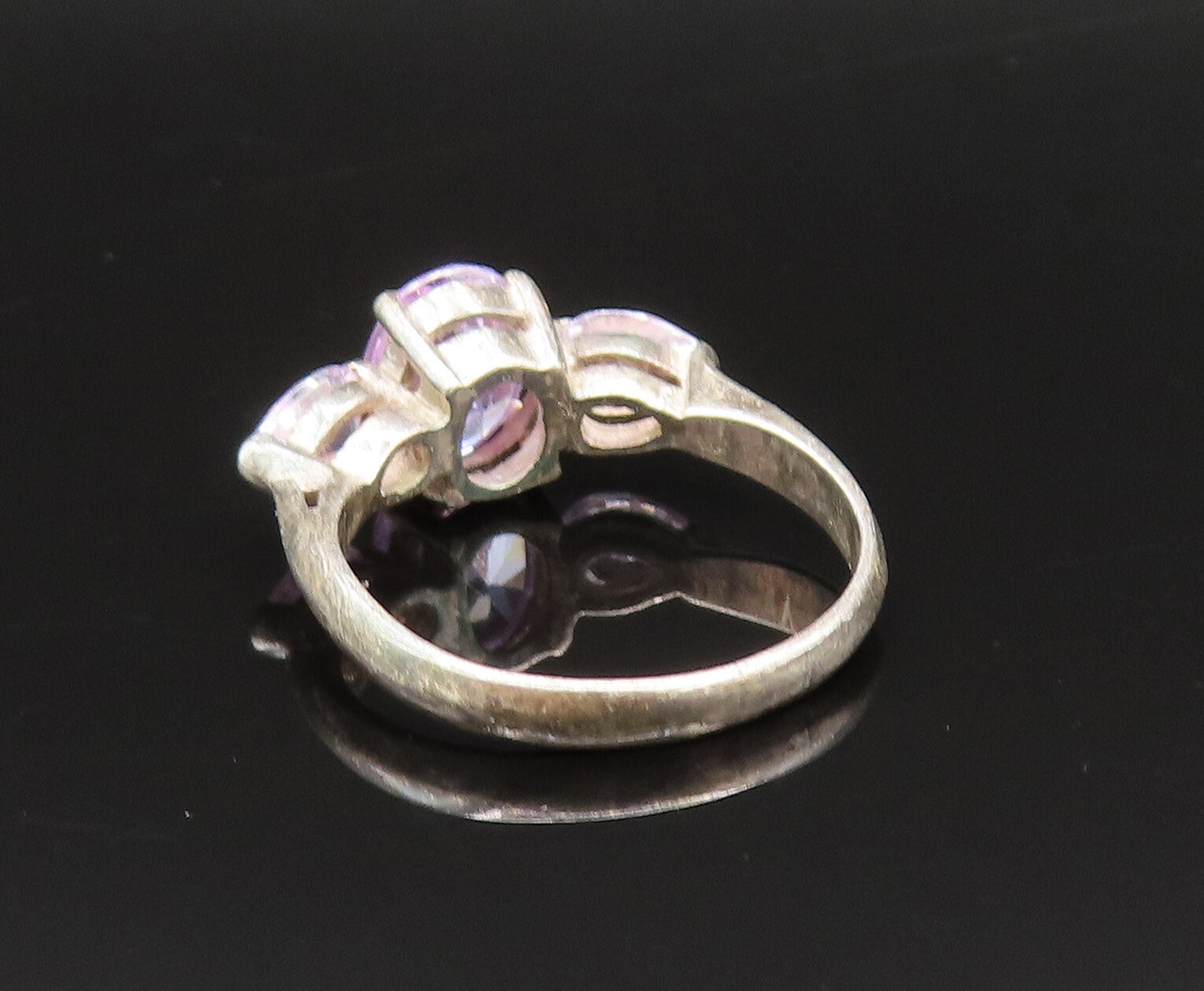 925 Sterling Silver  Vintage Dainty Purple Cubic Zirconia Ring Sz 6.5  RG25633