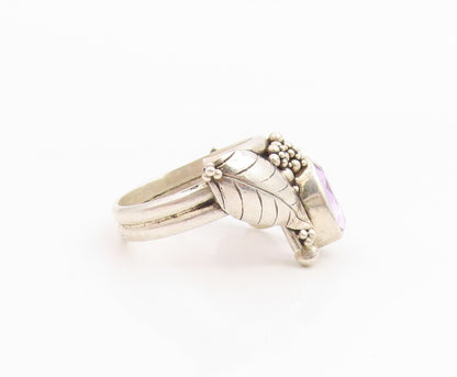 925 Sterling Silver Vintage Ring Oval Cut Amethyst Leaf Motif Band Sz 5 RG35354