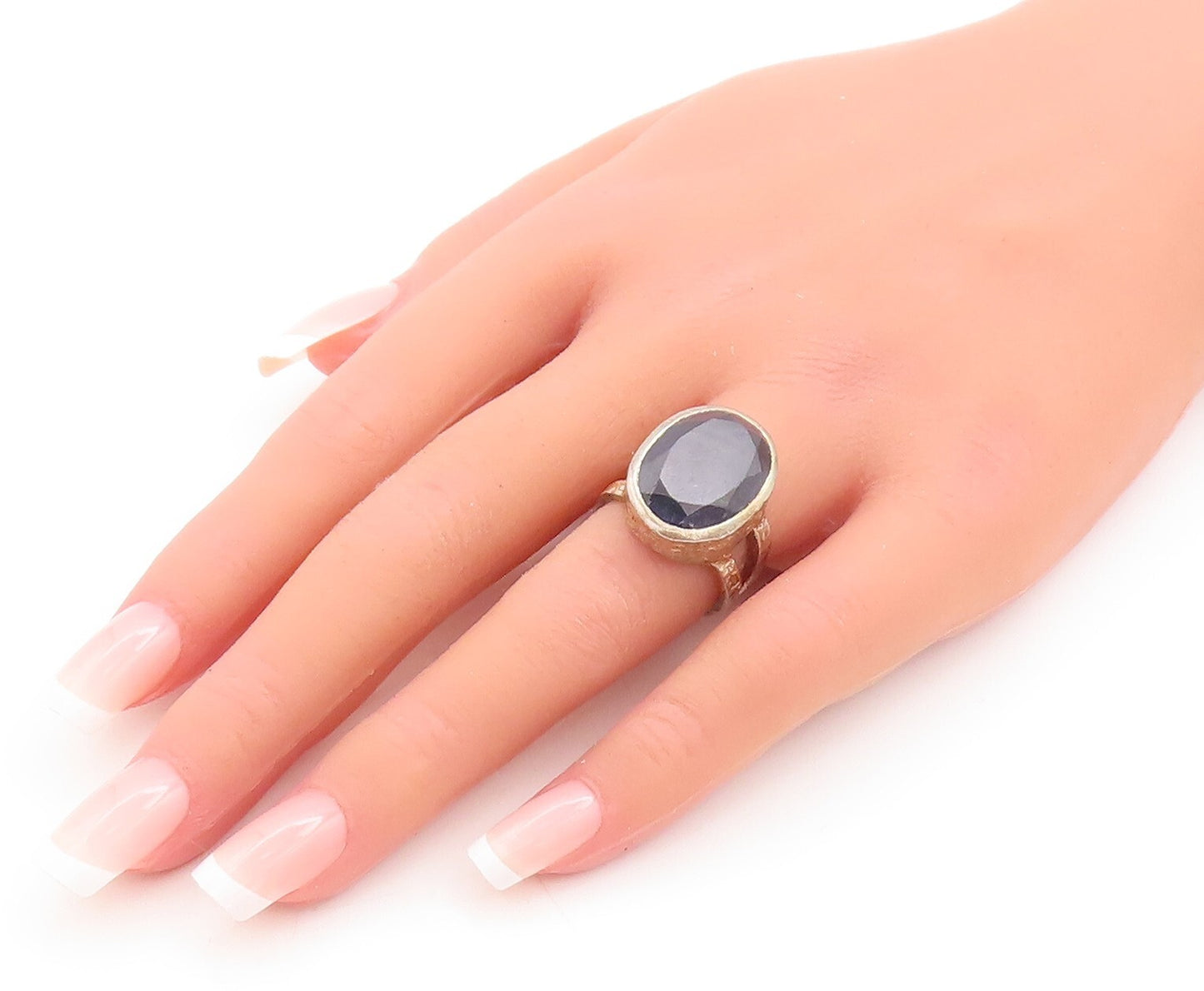 925 Sterling Silver Vintage Ring Oval Onyx Hammered Effect Carved  Sz 6  RG29614
