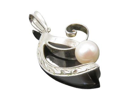 925 Sterling Silver  Vintage Petite Freshwater Pearl Swirl Pendant  PT11331