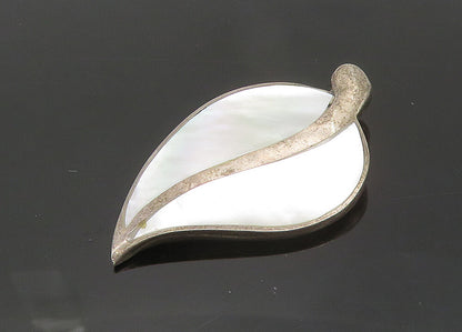 925 Sterling Silver  Vintage Mother Of Pearl Floral Leaf Pendant  PT16745