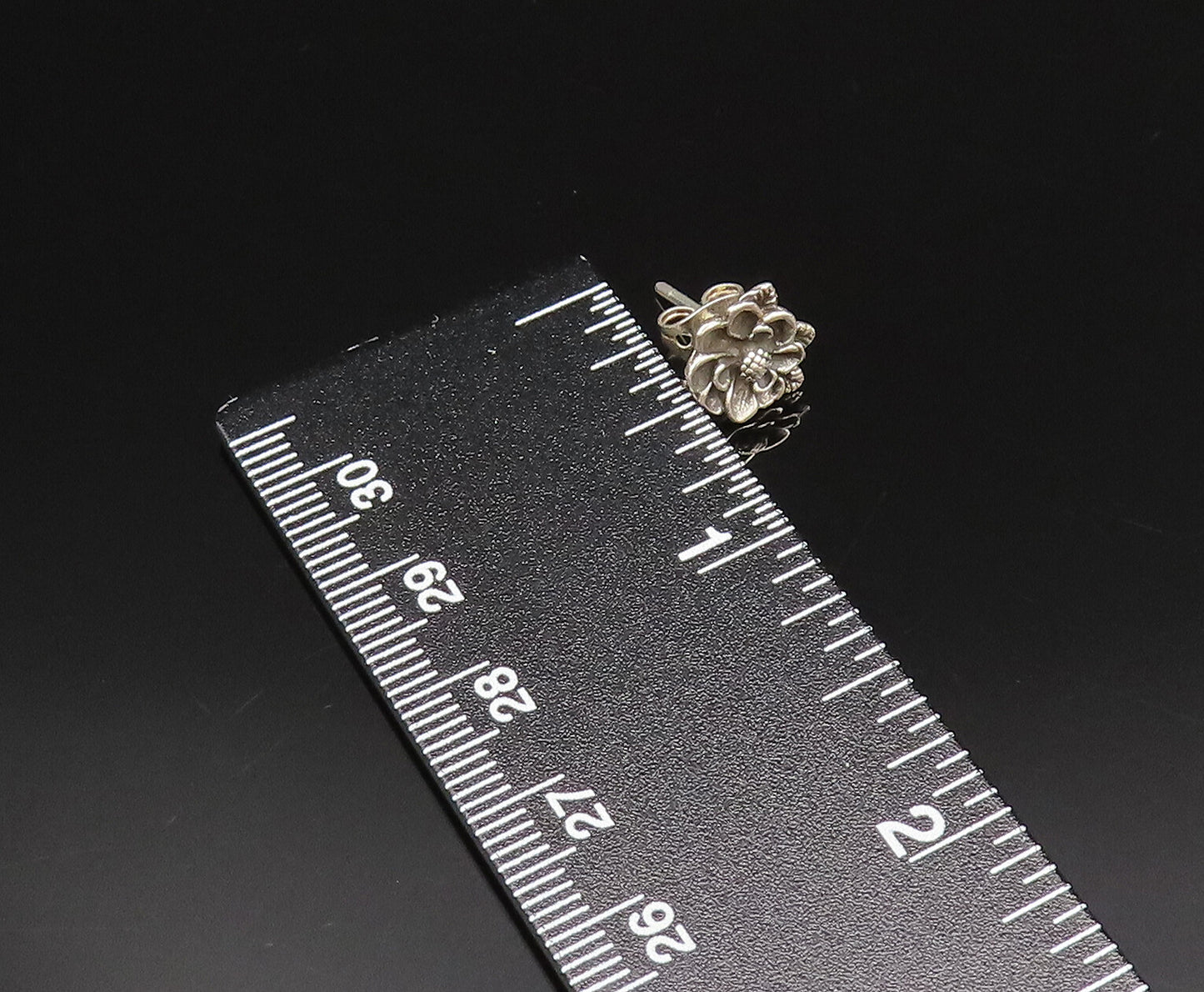 925 Sterling Silver  Vintage Beautiful Dainty Flower Stud Earrings  EG12105