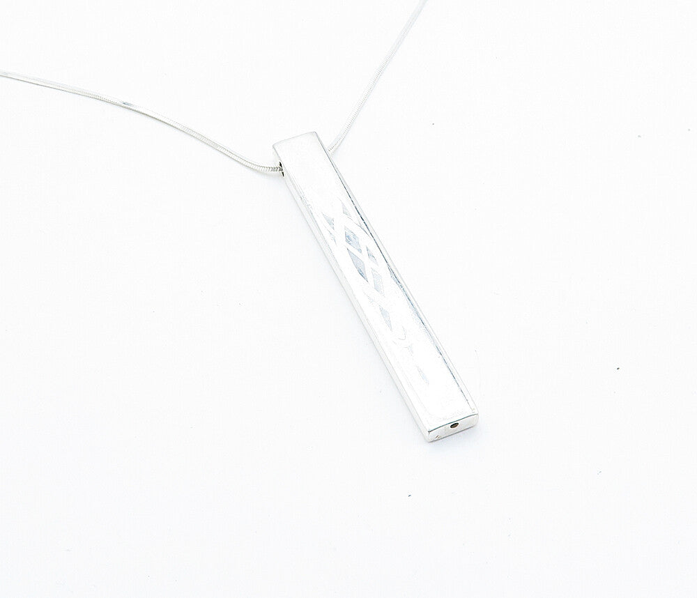 925 Sterling Silver  Knot Pattern Vertical Pendant Snake Chain Necklace NE1164