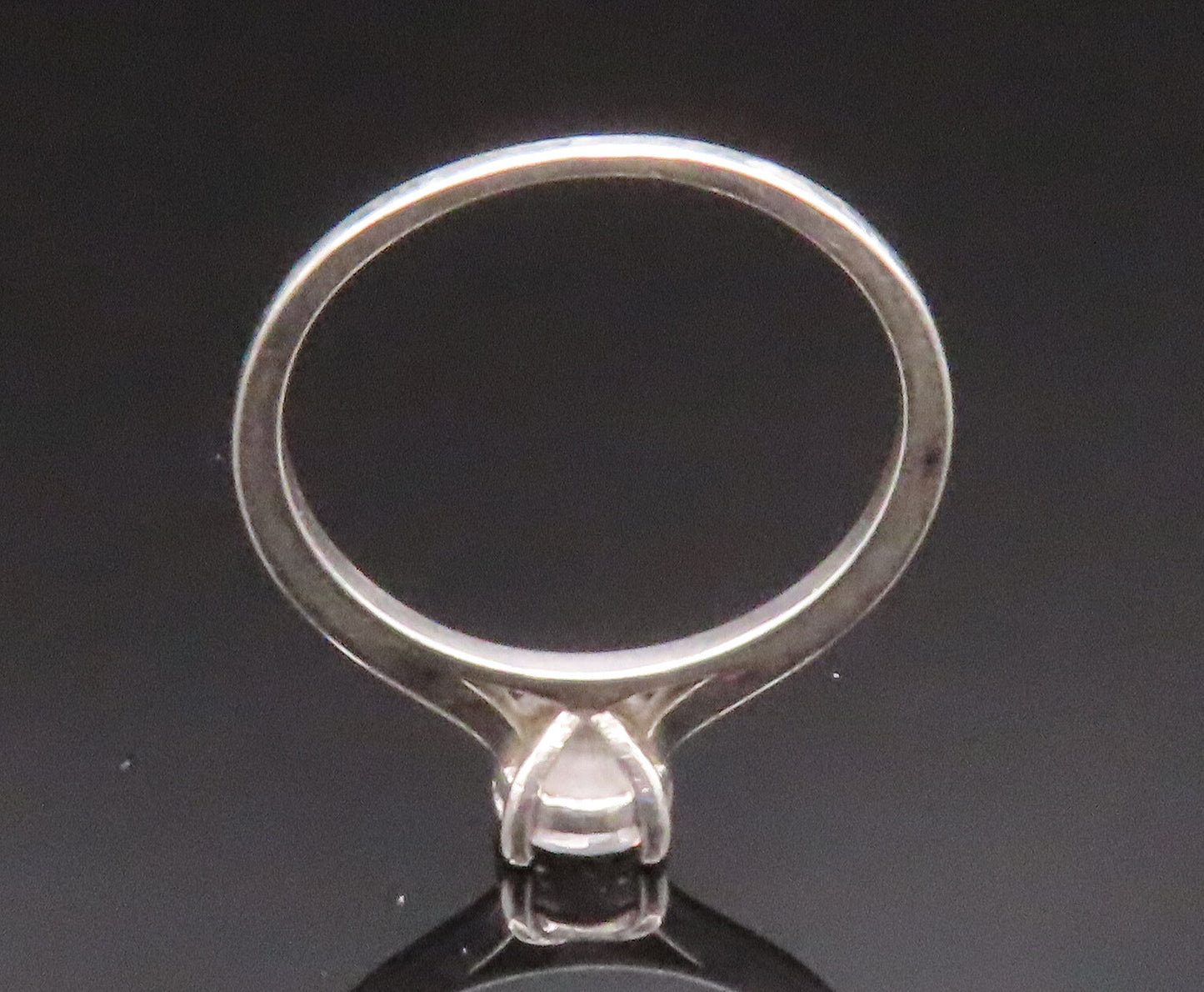 925 Sterling Silver  Vintage Minimalist Cubic Zirconia Ring Sz 8.5  RG25080