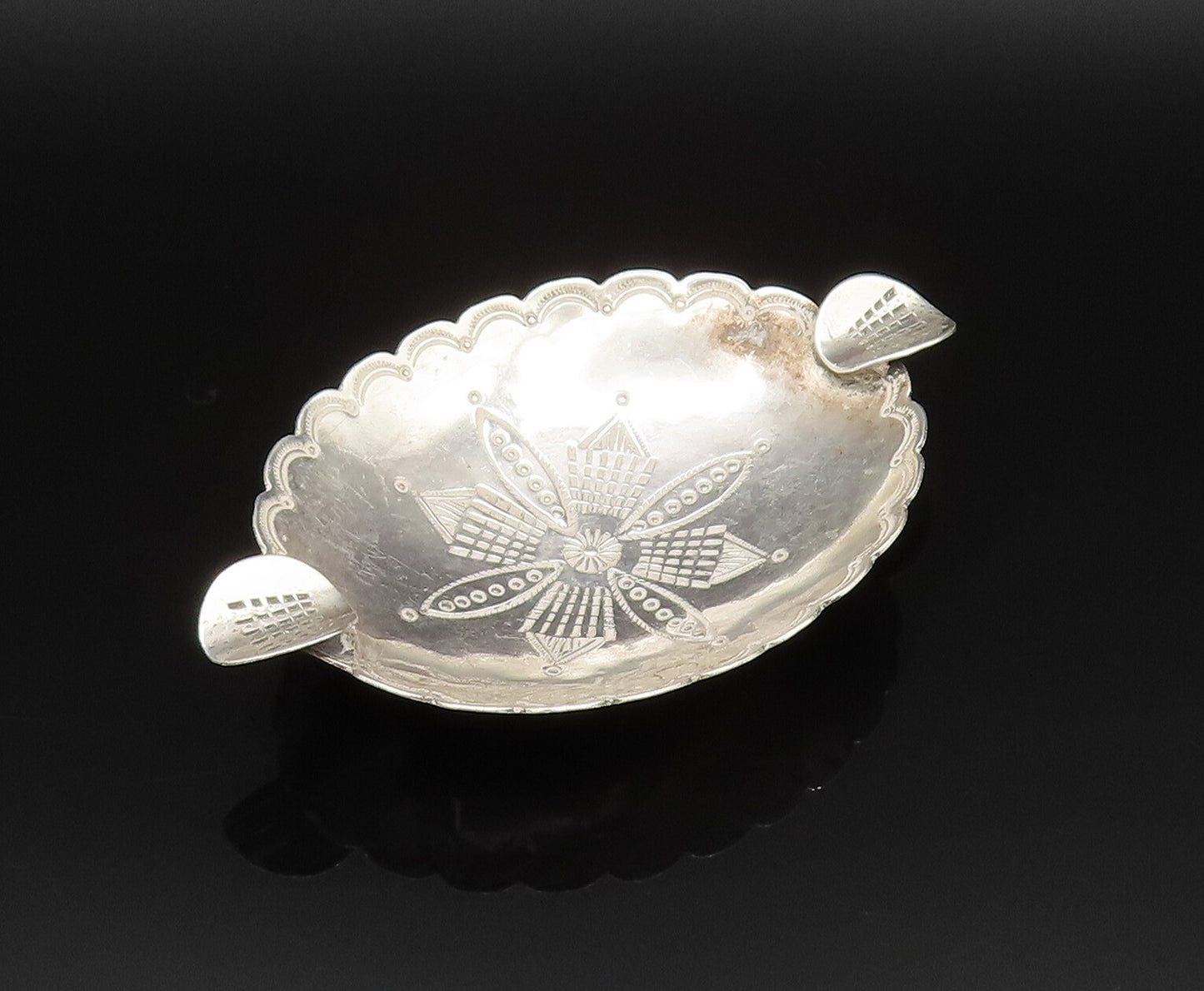 925 Sterling Silver  Vintage Wavy Edge Centerpiece With Handles  TR3392