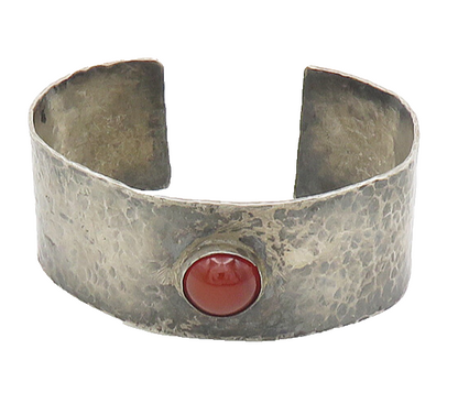 925 Sterling Silver  Vintage Cabochon Carnelian Hammered Cuff Bracelet  BT7577