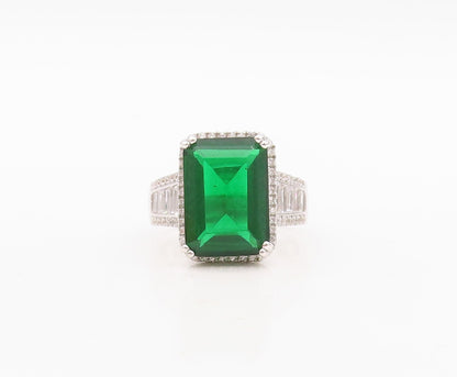 925 Sterling Silver Vintage Ring Rectangle Cut Green & White CZ Sz 7.5  RG30050