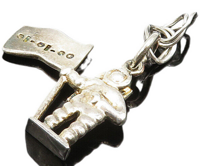 925 Sterling Silver  Vintage Shiny Astronaut On The Moon Pendant  PT16518