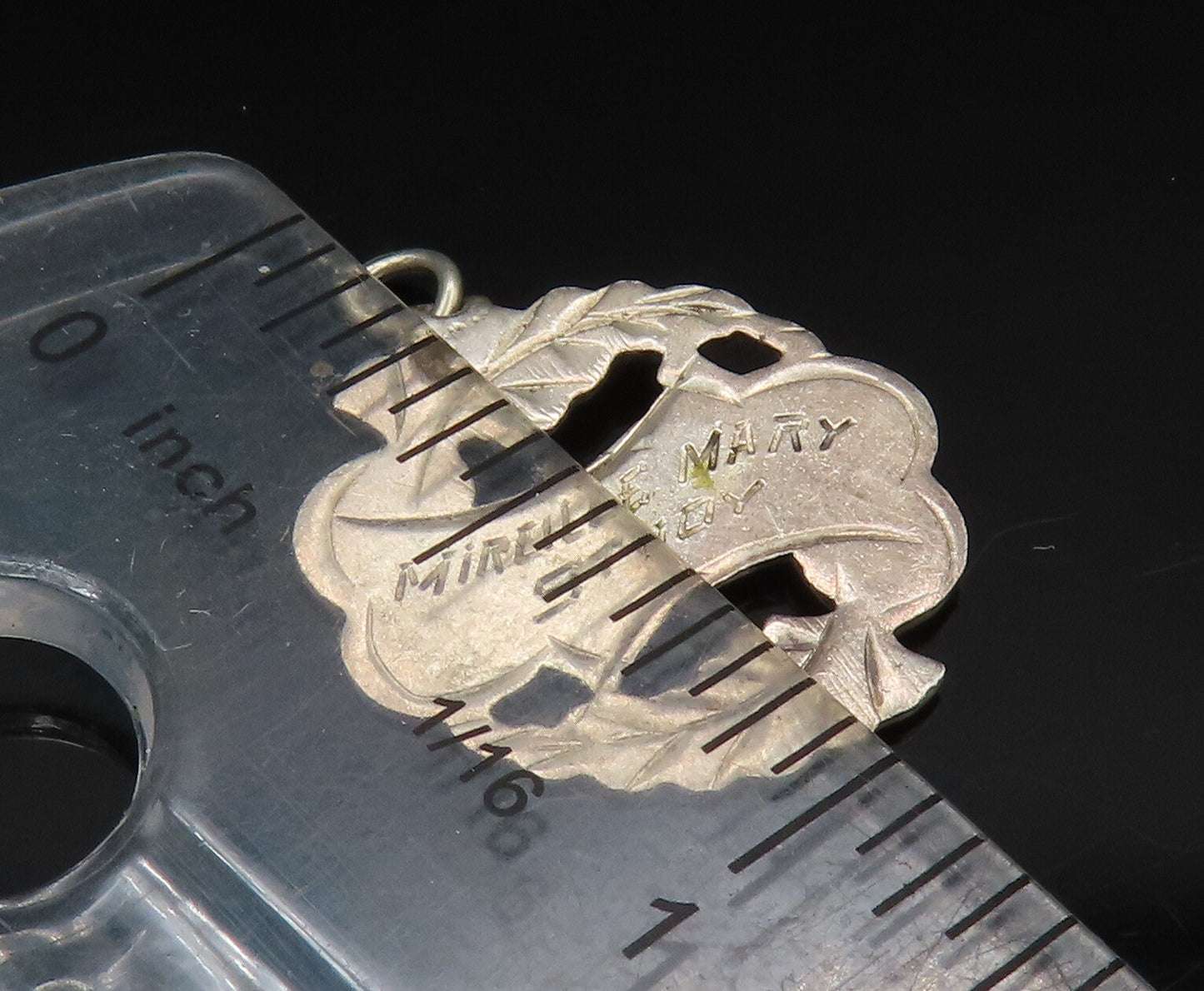 925 Sterling Silver  Vintage Antique Leaf Wreath Flat Pendant  PT20460
