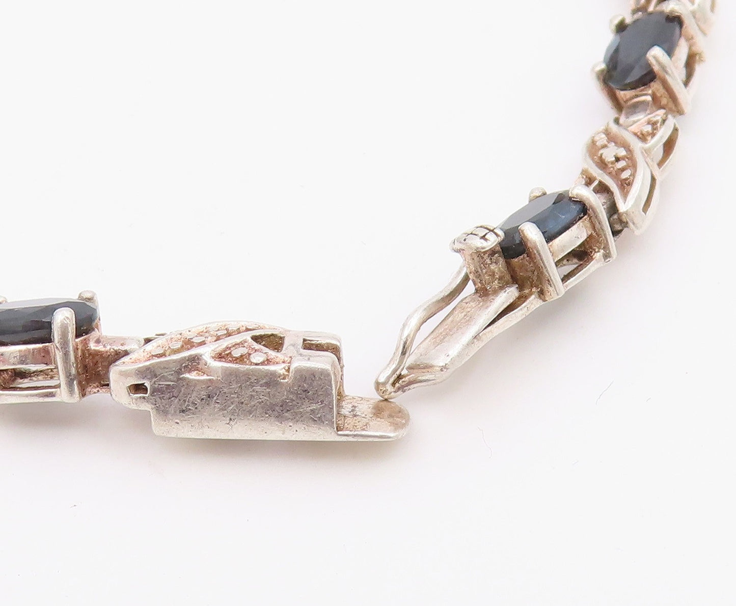 925 Sterling Silver  Vintage Sapphire XO Hugs & Kisses Chain Bracelet  BT8604
