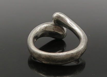 925 Sterling Silver  Vintage Smooth Dark Tone Bypass Band Ring Sz 6  RG21838
